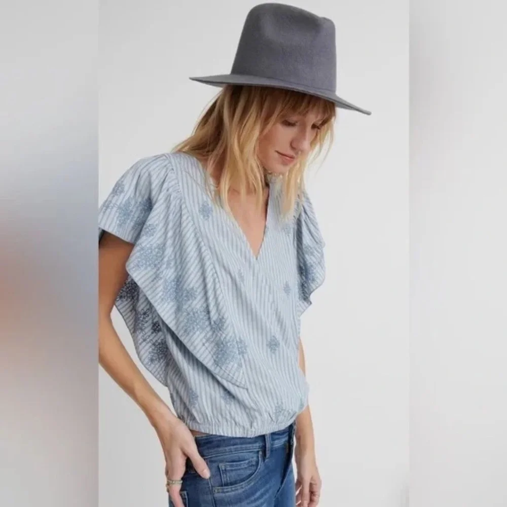 LUCKY BRAND - Cross Over Flutter Sleeve Top - Blue in Small - Picture 2 of 6